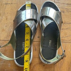 Electric Karma Women's 7 Silver/Pewter Wide Strap Criss Cross Sandals Lug Sole